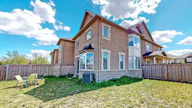 79 Napanee St, House attached with 4 bedrooms, 4 bathrooms and 3 parking in Richmond Hill ON | Image 3