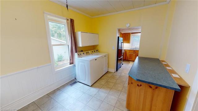 393 Jones Street E, House detached with 3 bedrooms, 2 bathrooms and 4 parking in St. Marys ON | Image 6
