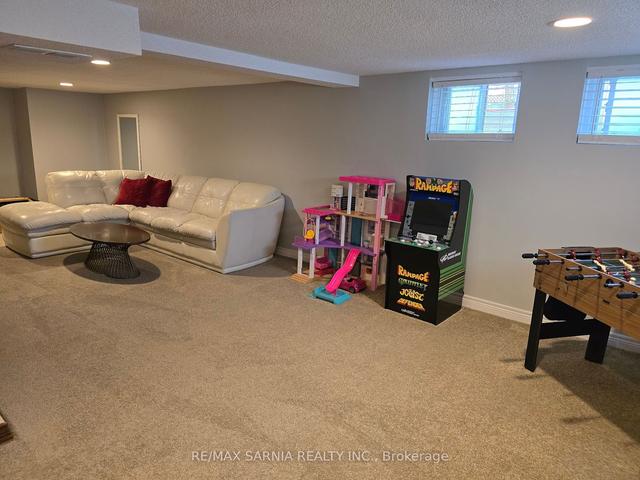1290 Kim St, House detached with 4 bedrooms, 2 bathrooms and 5 parking in Sarnia ON | Image 16