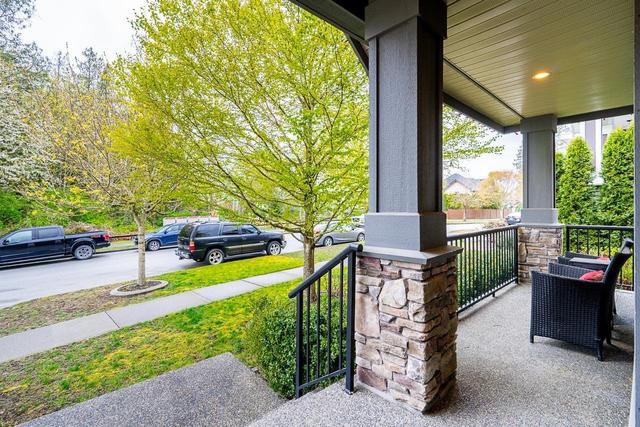 5962 163a Street, House detached with 4 bedrooms, 4 bathrooms and 4 parking in Surrey BC | Image 3