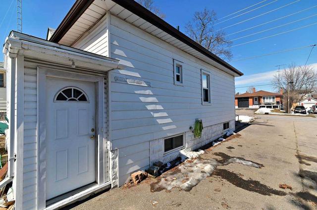371 Adelaide Ave W, House detached with 1 bedrooms, 2 bathrooms and 4 parking in Oshawa ON | Image 8