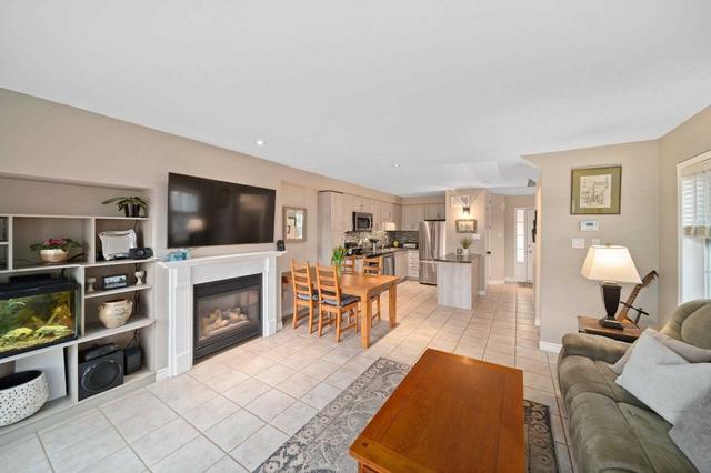 511 Winkworth Crt, Townhouse with 3 bedrooms, 3 bathrooms and 2 parking in Newmarket ON | Image 2