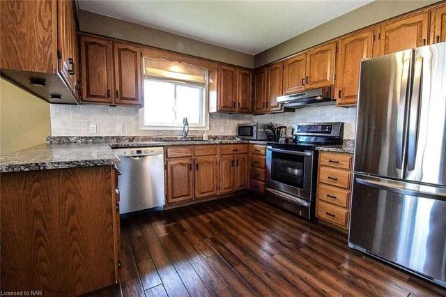 30 Leeson St, House detached with 3 bedrooms, 2 bathrooms and 3 parking in St. Catharines ON | Image 11