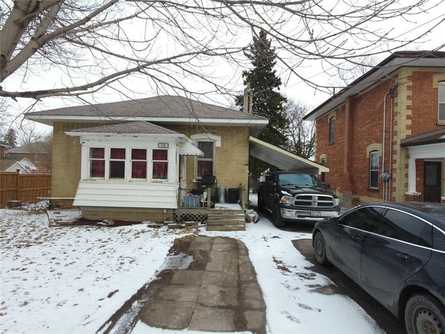 18 Albert St S, House detached with 2 bedrooms, 1 bathrooms and 4 parking in Kawartha Lakes ON | Image 1
