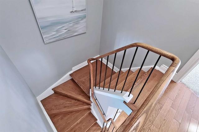 104 Hawkshead Cres, House attached with 3 bedrooms, 3 bathrooms and 3 parking in Toronto ON | Image 11