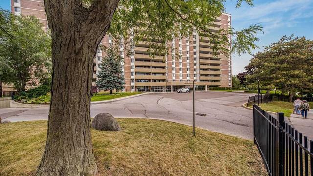 1003 - 120 Dundalk Dr, Condo with 3 bedrooms, 2 bathrooms and 1 parking in Toronto ON | Image 12