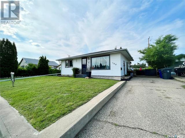 162 23rd Street, House detached with 4 bedrooms, 2 bathrooms and null parking in Battleford SK | Card Image