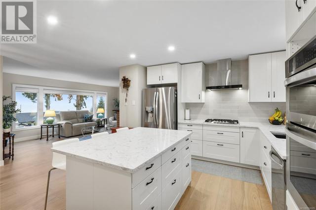 340 Crescent Rd W, House detached with 4 bedrooms, 2 bathrooms and 5 parking in Qualicum Beach BC | Image 19