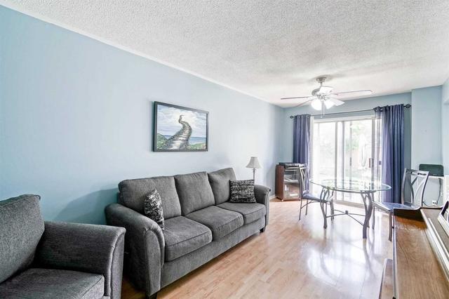 52 Wickstead Crt, Townhouse with 2 bedrooms, 3 bathrooms and 1 parking in Brampton ON | Image 3