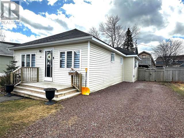 21 Beaumont Avenue, House detached with 3 bedrooms, 1 bathrooms and null parking in Grand Falls-Windsor NL | Image 2