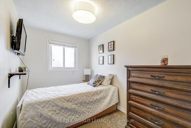 2347 Coldstream Dr, House semidetached with 3 bedrooms, 2 bathrooms and 2 parking in Burlington ON | Image 4