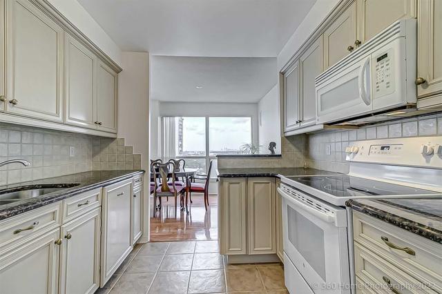 2508 - 2269 Lakeshore Blvd W, Condo with 2 bedrooms, 2 bathrooms and 1 parking in Toronto ON | Image 2