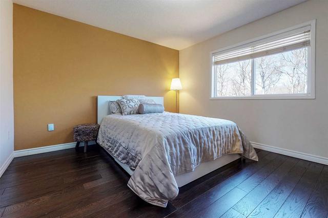 26 Long Point Dr, House semidetached with 3 bedrooms, 3 bathrooms and 4 parking in Richmond Hill ON | Image 4