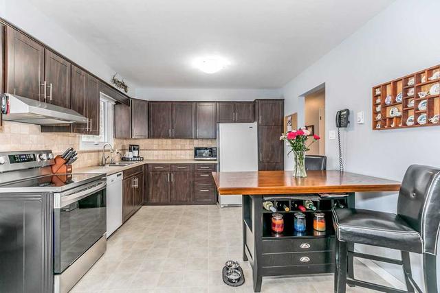 1092 Old Barrie Rd W, House detached with 3 bedrooms, 2 bathrooms and 8 parking in Oro Medonte ON | Image 2