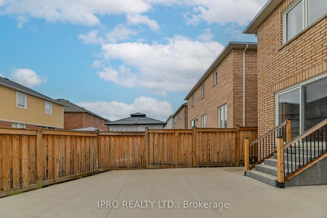 71 Stedford Cres, House detached with 4 bedrooms, 4 bathrooms and 5 parking in Brampton ON | Image 28