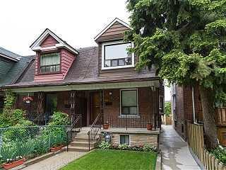 866 Manning Ave, House semidetached with 3 bedrooms, 2 bathrooms and 1 parking in Toronto ON | Image 1