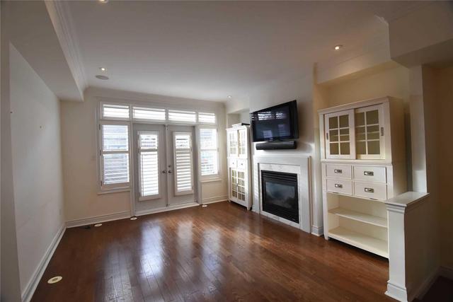 Th#9 - 255 Van Dusen Blvd, House attached with 3 bedrooms, 3 bathrooms and 2 parking in Toronto ON | Image 4