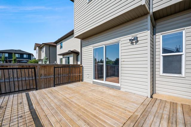 570 Luxstone Landing Sw, House detached with 3 bedrooms, 2 bathrooms and 4 parking in Airdrie AB | Image 23