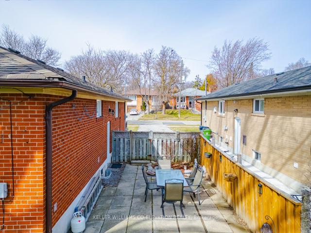 15 Fallowfield Rd, House detached with 3 bedrooms, 2 bathrooms and 3 parking in Toronto ON | Image 9