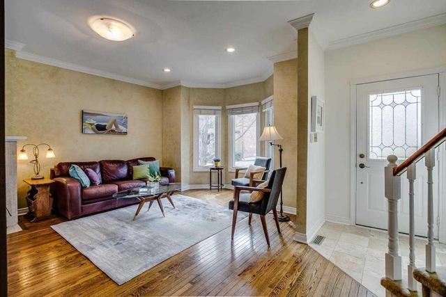 104 Sussex Ave, House semidetached with 3 bedrooms, 4 bathrooms and 1 parking in Toronto ON | Image 2