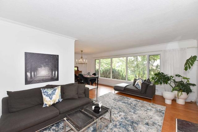 8 Sevenoaks Ave, House detached with 3 bedrooms, 2 bathrooms and 4 parking in Toronto ON | Image 22