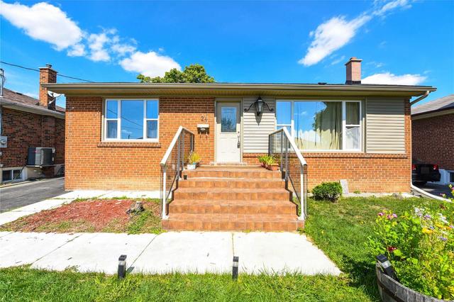 24 Edgemont Dr, House detached with 3 bedrooms, 2 bathrooms and 4 parking in Brampton ON | Image 1