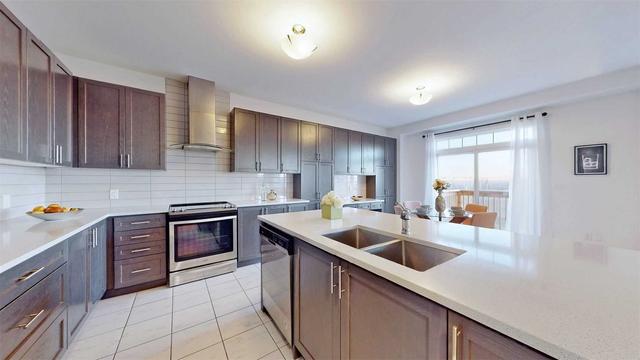 16 Frank Kelly Dr, House detached with 4 bedrooms, 4 bathrooms and 6 parking in East Gwillimbury ON | Image 39