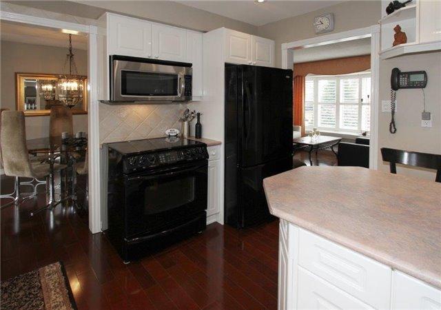 104 Panter Cres, House detached with 3 bedrooms, 3 bathrooms and 3 parking in Ajax ON | Image 2