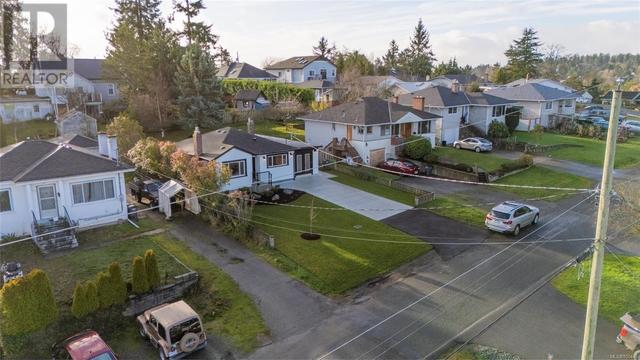 537 Broadway St, House detached with 3 bedrooms, 1 bathrooms and 6 parking in Saanich BC | Image 56