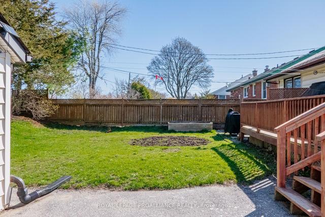 85 First Ave, House detached with 2 bedrooms, 1 bathrooms and 5 parking in Quinte West ON | Image 8