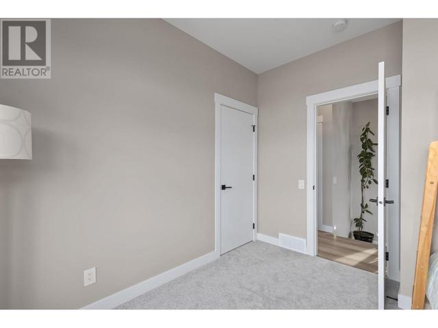 18 - 3220 Hilltown Drive, House attached with 3 bedrooms, 2 bathrooms and 3 parking in Kelowna BC | Image 32