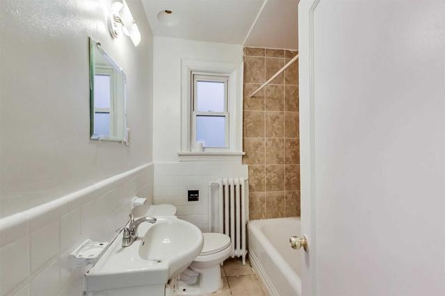 386 Bathurst St, House detached with 9 bedrooms, 5 bathrooms and 6 parking in Toronto ON | Image 11