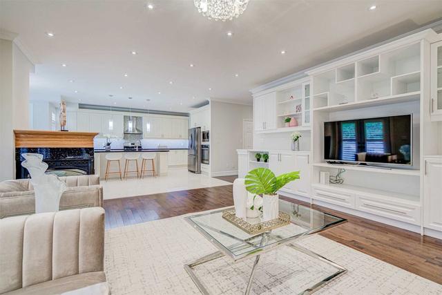 253 Palmer Ave, House detached with 4 bedrooms, 6 bathrooms and 8 parking in Richmond Hill ON | Image 3
