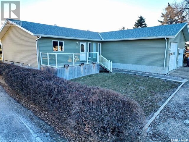 251 1st Street, House detached with 3 bedrooms, 4 bathrooms and null parking in Craik SK | Image 3