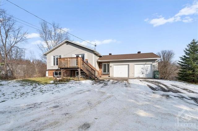 1208 Ramsay 4a Concession Road, House detached with 4 bedrooms, 2 bathrooms and 8 parking in Mississippi Mills ON | Card Image