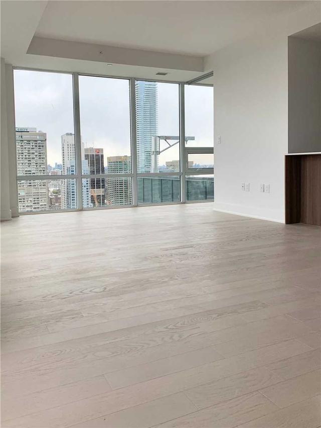 lph06 - 955 Bay St, Condo with 3 bedrooms, 2 bathrooms and 1 parking in Toronto ON | Image 3