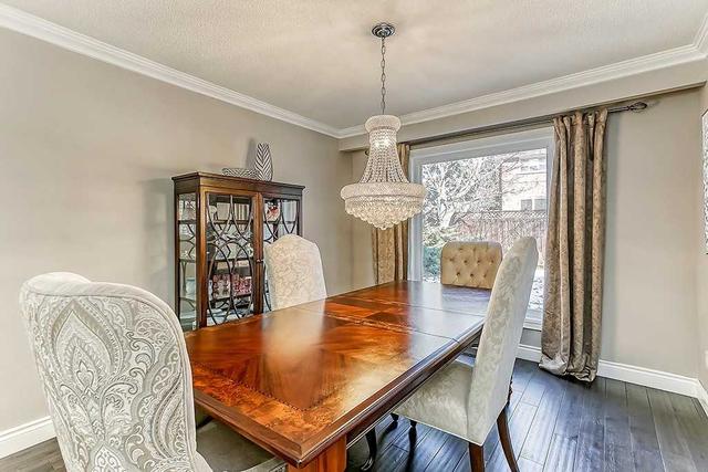 449 Parkridge Cres, House detached with 3 bedrooms, 3 bathrooms and 4 parking in Oakville ON | Image 2