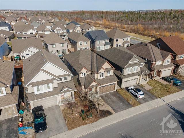 612 Willowmere Way, House detached with 4 bedrooms, 4 bathrooms and 4 parking in Ottawa ON | Image 2