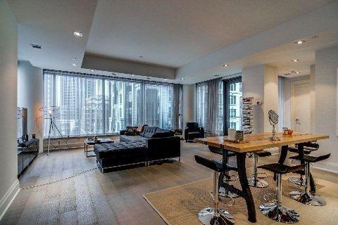 601 - 77 Charles St W, Condo with 2 bedrooms, 2 bathrooms and 1 parking in Toronto ON | Image 3