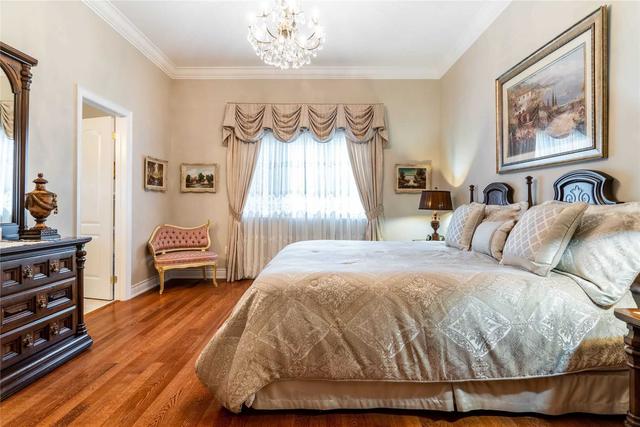 36 Mount Royal Circ, House detached with 3 bedrooms, 4 bathrooms and 6 parking in Brampton ON | Image 8