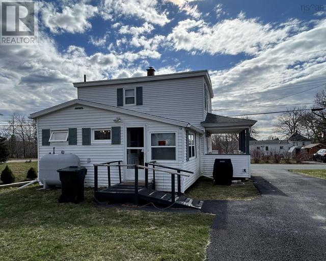 92 Victoria Street, House detached with 3 bedrooms, 1 bathrooms and null parking in Cumberland, Subd. B NS | Image 5