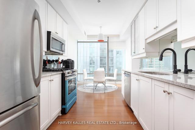 2403 - 18 Yorkville Ave, Condo with 2 bedrooms, 2 bathrooms and 1 parking in Toronto ON | Image 13