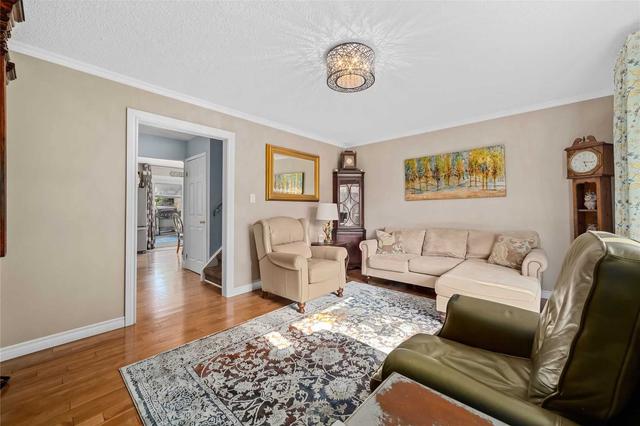 567 Camelot Dr, House semidetached with 3 bedrooms, 2 bathrooms and 3 parking in Oshawa ON | Image 36