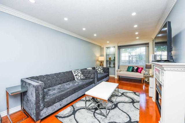 53 Hartnell Sq, Townhouse with 3 bedrooms, 3 bathrooms and 2 parking in Brampton ON | Image 2