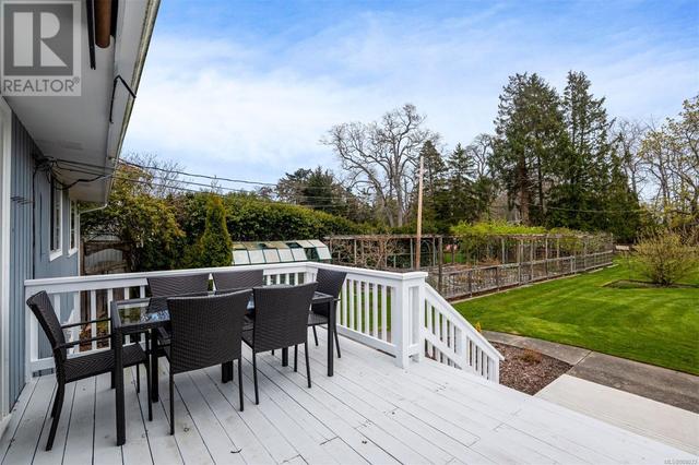 3371 Woodburn Ave, House detached with 5 bedrooms, 3 bathrooms and 4 parking in Oak Bay BC | Image 38
