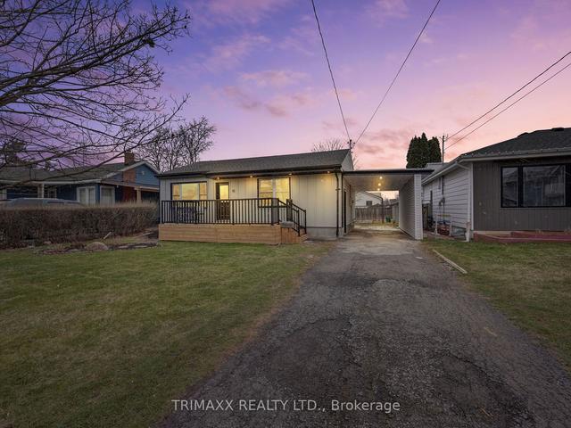 16 Lakeview Ave, House detached with 2 bedrooms, 2 bathrooms and 3 parking in Grimsby ON | Image 1
