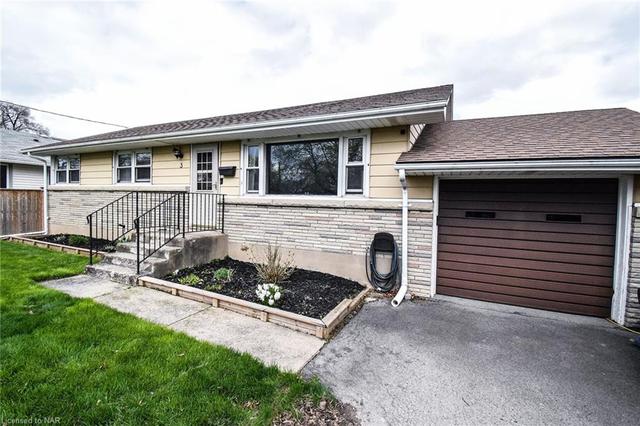 3 Glenellen Drive, House detached with 3 bedrooms, 1 bathrooms and 5 parking in St. Catharines ON | Image 1