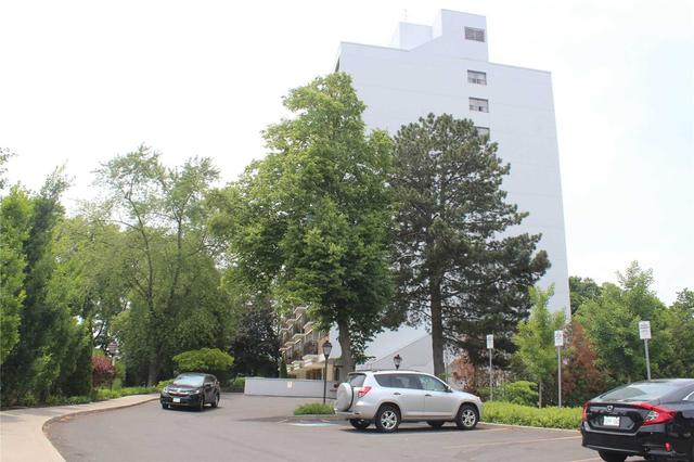 204 - 212 Kerr St, Condo with 2 bedrooms, 1 bathrooms and 1 parking in Oakville ON | Image 1