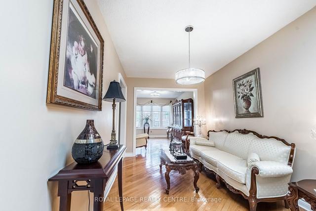 59 Earlsdale Ave, House detached with 3 bedrooms, 2 bathrooms and 3 parking in Toronto ON | Image 5