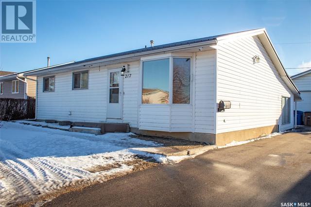 217 Kingston Street, House detached with 4 bedrooms, 2 bathrooms and null parking in Melfort SK | Image 3